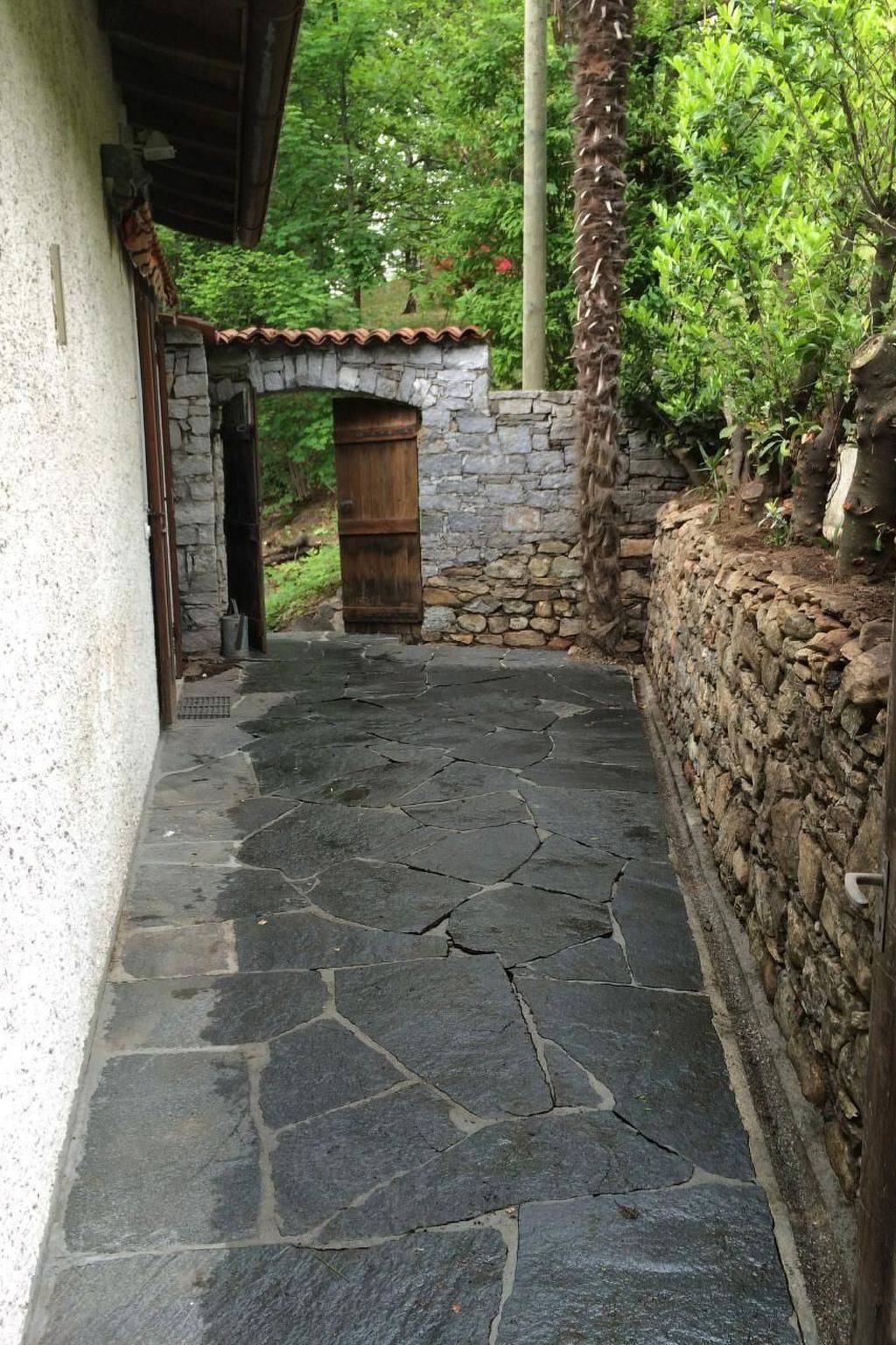 Appartamento intero, Casa Ines mit Grotto und Pergola in Gambarogno, Lago Maggiore-Svizzera