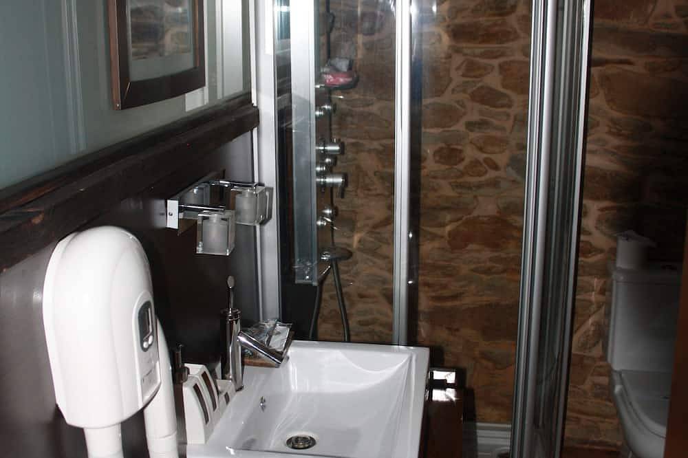 Entire apartment, A Place Of Peace And Luxury In Sanabria www.luzdehadas.com in Robleda-Cervantes, Zamora Province