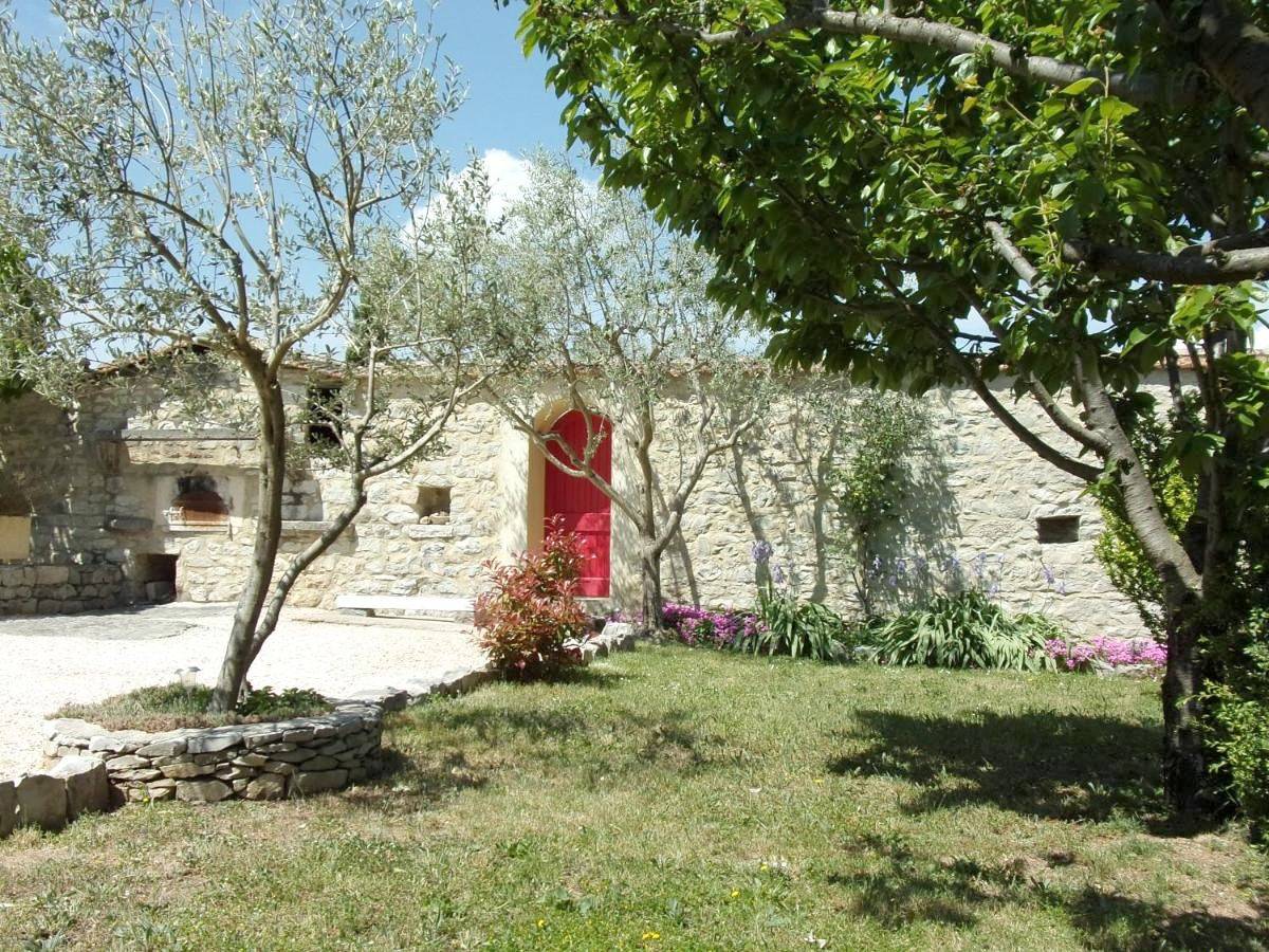 Gîte L'Escoussou 6p, 4ch, 120m2, charme et nature, piscine chauffée, sud Ardèche in Joyeuse, Ardèche