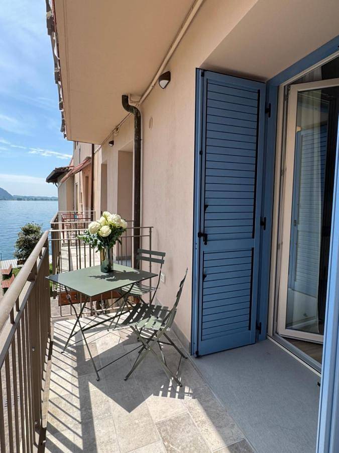 Vakantieappartement voor 2 personen, met uitzicht op het meer en terras aan het Iseomeer