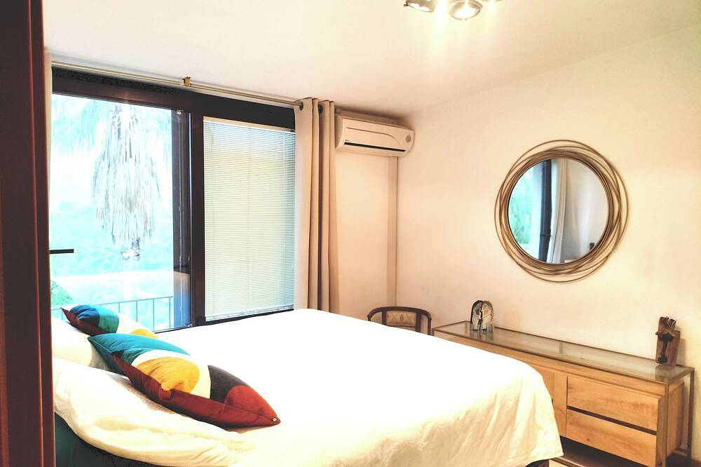Villa, tradition and design, Riviera Ligure/Costa Azzurra, Spa swimming pool sauna hydro in Oneglia, Imperia