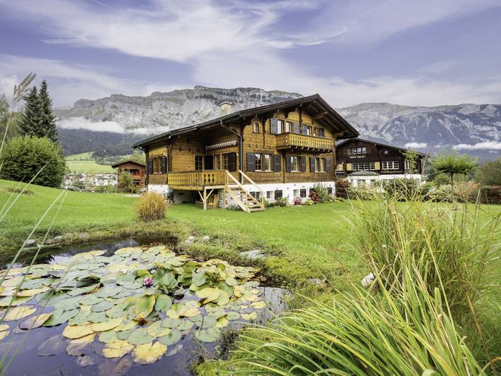 Ferienhaus für 11 Personen, mit Balkon und Garten sowie Ausblick in Flims