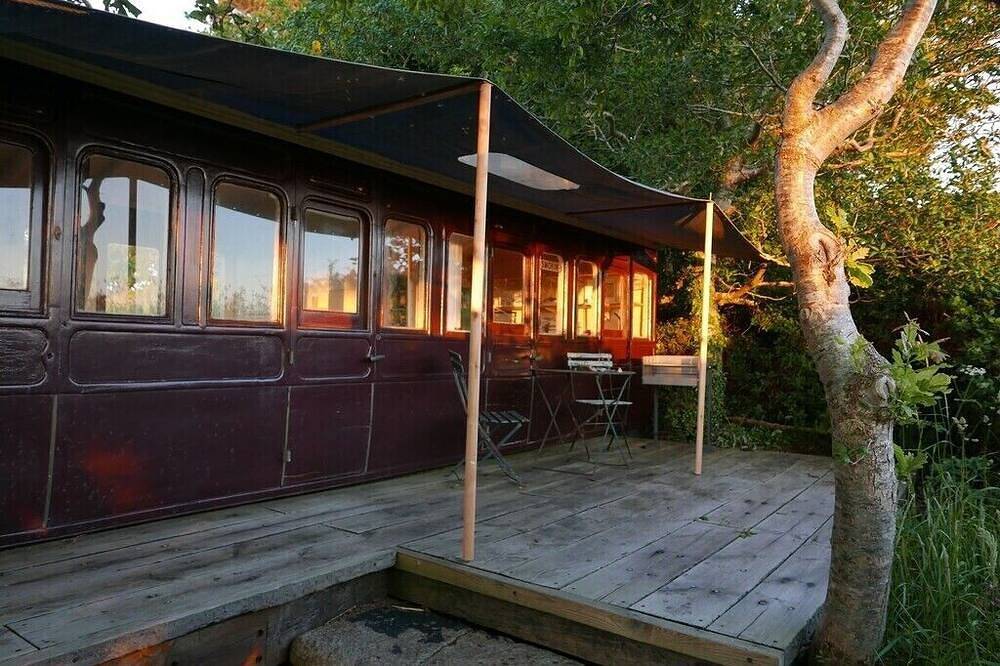 Unique and Magnificently Situated 8 acre Waterside Artists' Retreat Carriage in Helford, Cornwall