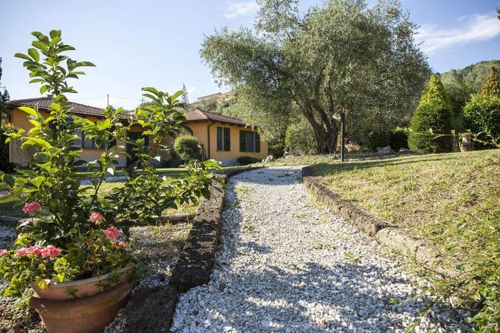 Ferienwohnung für 4 Personen, mit Ausblick und Garten sowie Pool, mit Haustier - 1