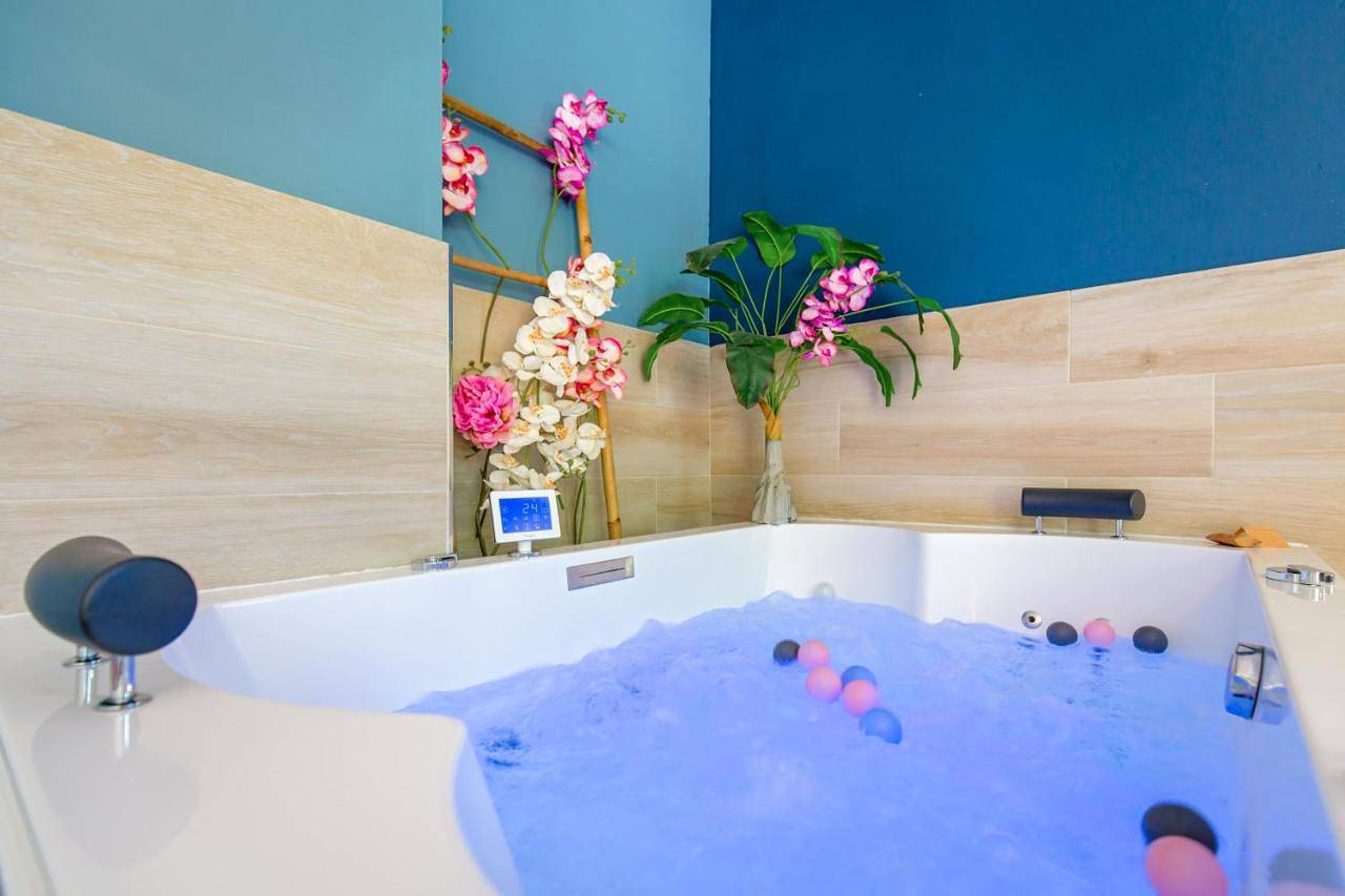 Double Room with Spa Bath in Puget-sur-Argens, Middellandse Zeekust (Frankrijk)