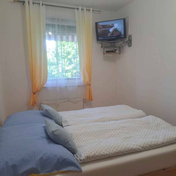 Ferienwohnung für 4 Personen, mit Balkon und Garten in Bük