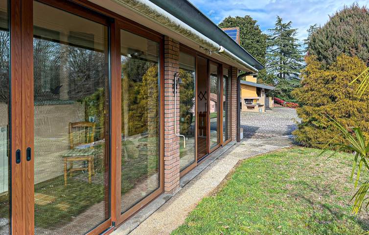 Accogliente appartamento con 2 camere da letto, piscina e terrazza vicino al Lago di Alserio in Merone, Brianza