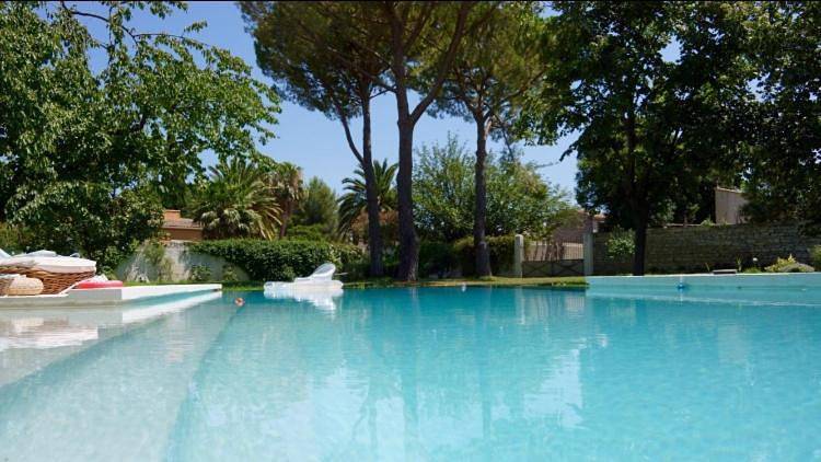 Double Room with Private External Bathroom in Marsillargues, Côte méditerranéenne (France)