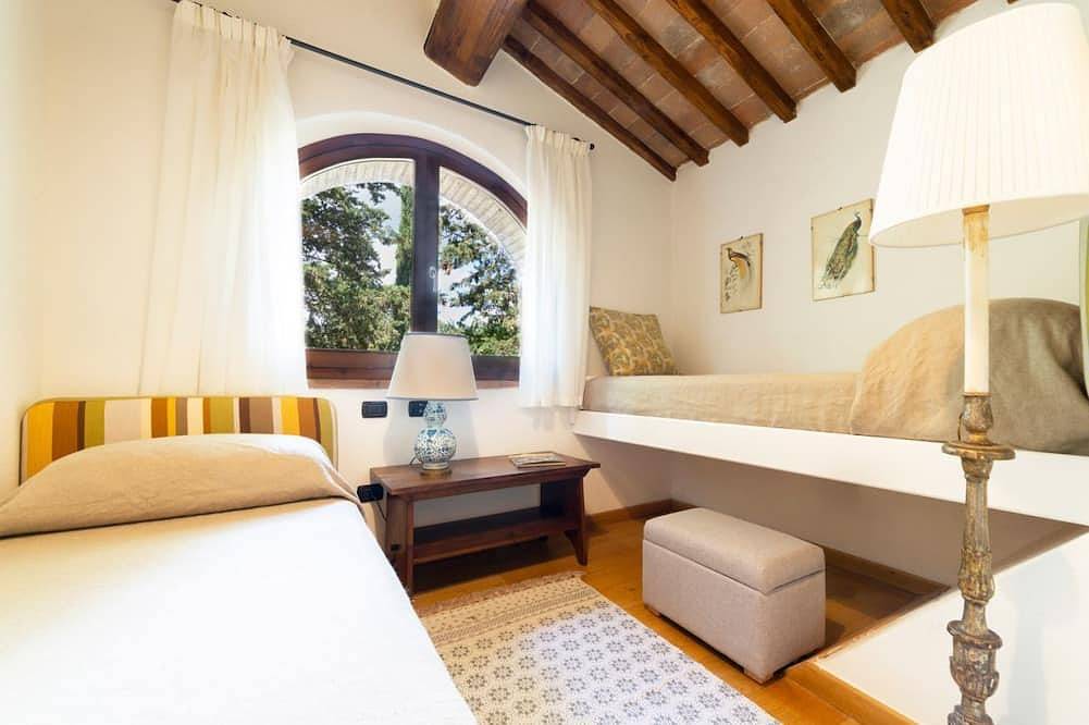 La Misura, cottage with garden and swimming pool on the hills of Chianti in Castellina in Chianti, Chianti