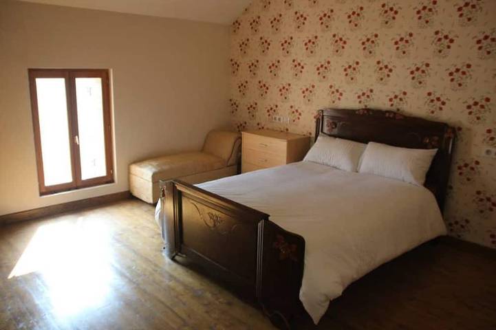 Location de vacances pour 10 personnes, avec piscine et jardin à Moutier-Malcard - 2