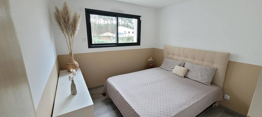 Gîte pour 2 personnes, avec vue et terrasse ainsi que piscine et jardin à Changé - 4