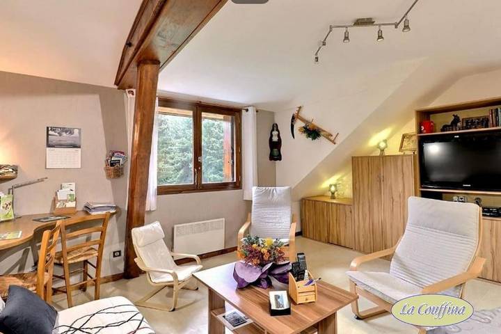 Gîte pour 4 personnes, avec terrasse et jardin à Devesset