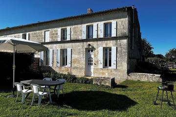 Location de vacances pour 4 personnes, avec jardin à Saint-André-de-Lidon