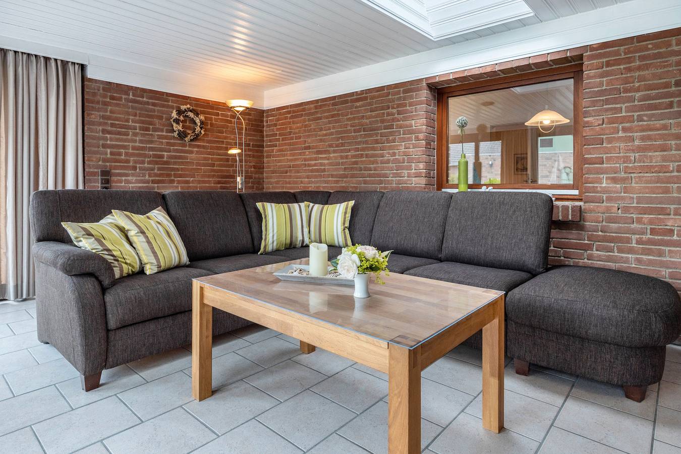 Ganze Wohnung, Ferienwohnung 'Nordseewind' mit gemeinsamer Terrasse, privatem Garten und Wi-Fi in Kronprinzenkoog, Dithmarschen
