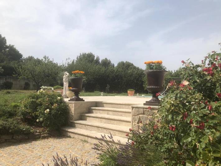 Location de vacances pour 4 personnes, avec piscine et jardin, adapté aux familles à La Roque-sur-Pernes - 2
