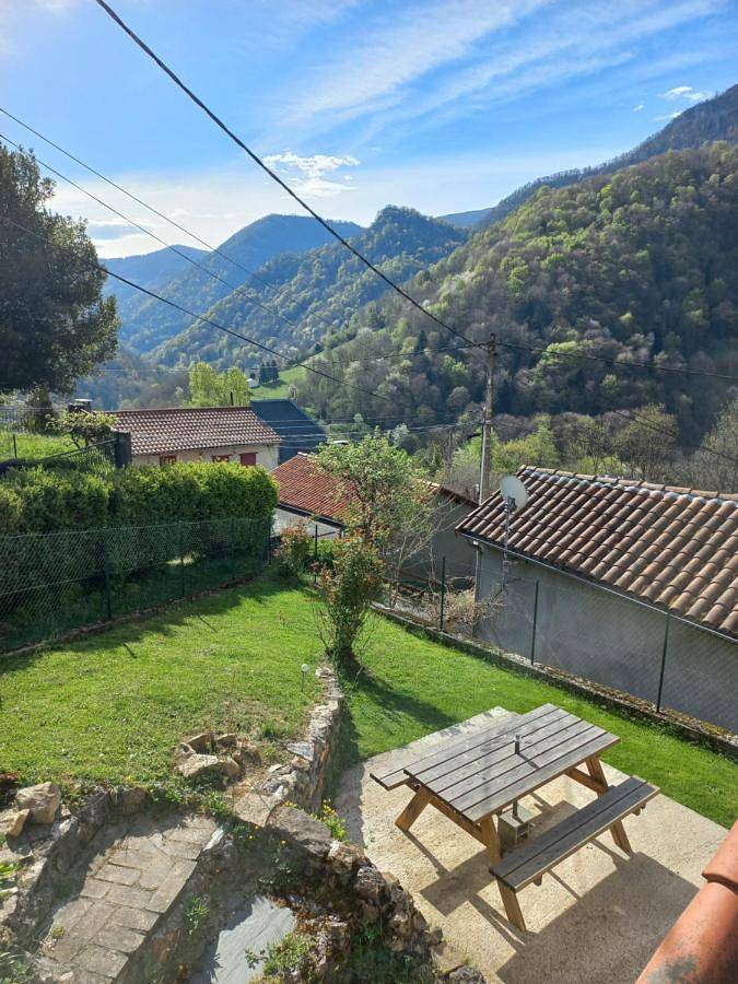 Location de vacances pour 6 personnes, avec jardin et vue à Sengouagnet