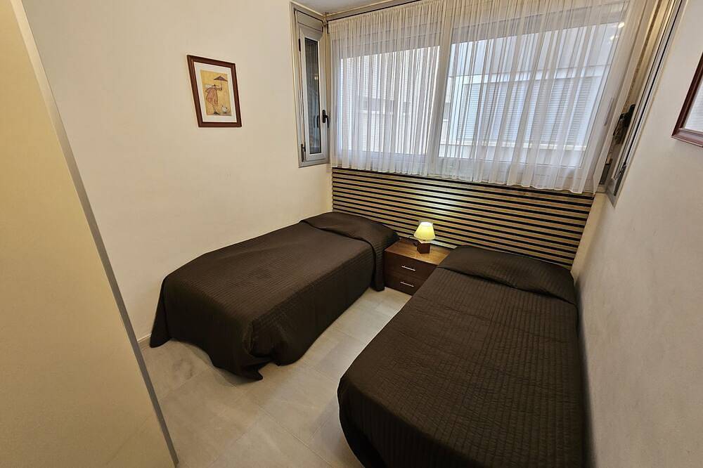 Appartement entier, Appartement de 2 chambres à Denia à distance de marche de la plage (4 personnes) in Las Marinas, Dénia