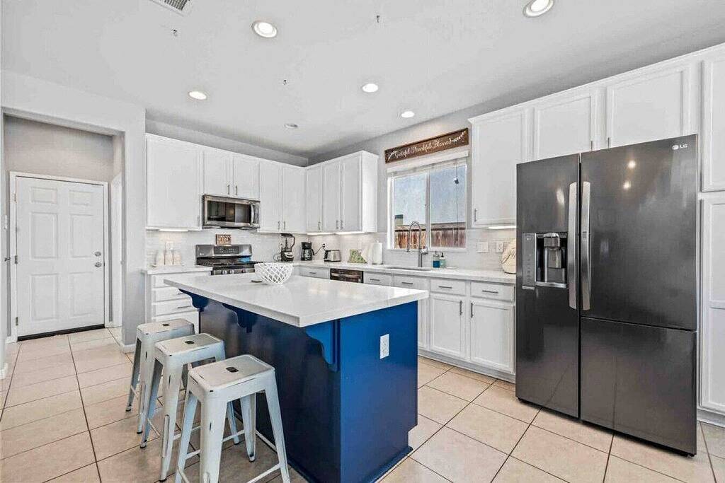 Todos Santos House- · Todos Santos House -Pool/Jacuzzi 2mi Coachella in Coachella, Coachella Valley