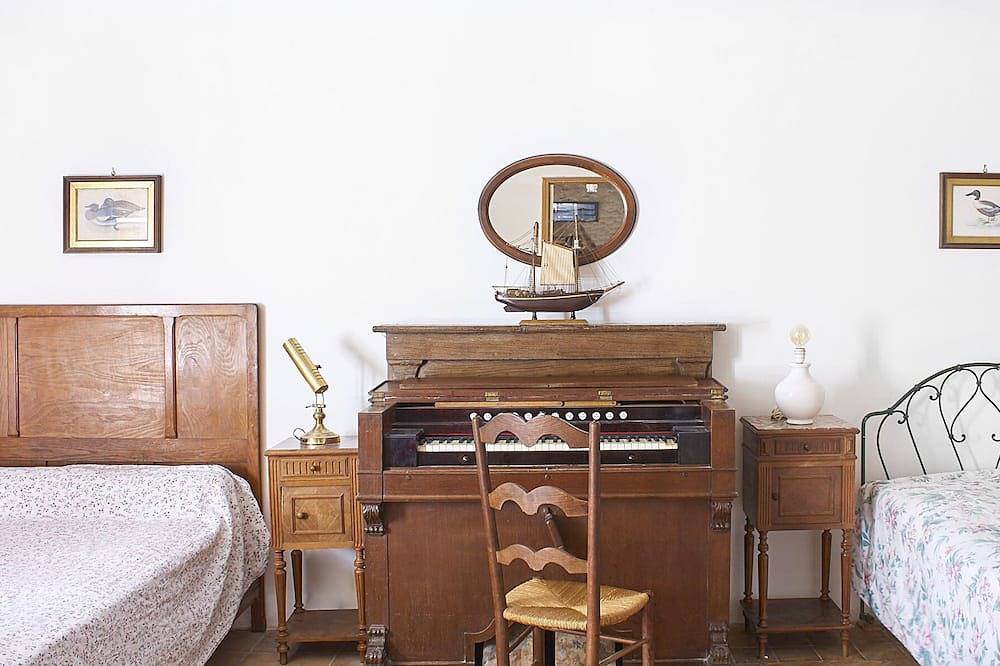 Longere style house 20 minutes from the sea. in Berric, Vannes region