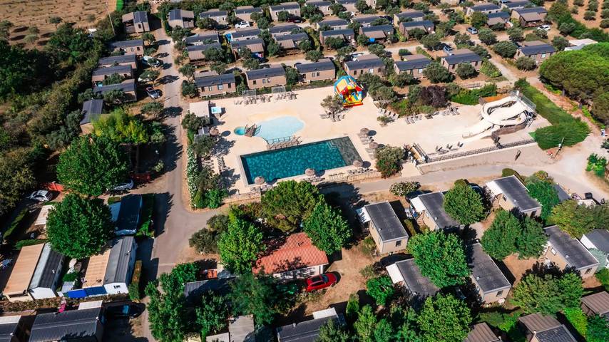 Mobil home pour 6 personnes, avec terrasse et piscine, animaux acceptés à Aups - 3