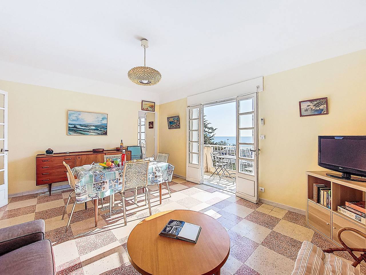 Entire apartment, Les Trois A in Les Lecques, Saint-Cyr-sur-Mer