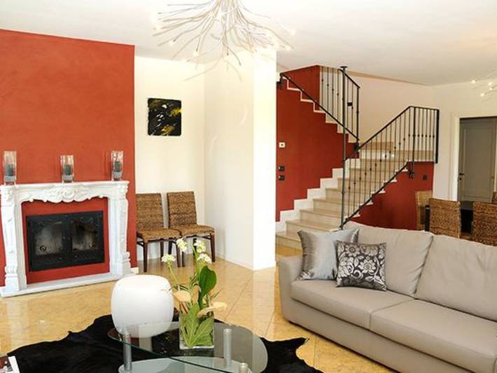 Casa vacanza per 6 persone, con Balcone e Terrazza nonché Giardino e Piscina a Pozzolengo