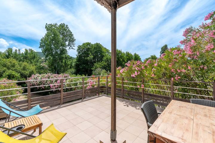 Ferienwohnung für 4 Personen, mit Terrasse und Garten in Albitreccia