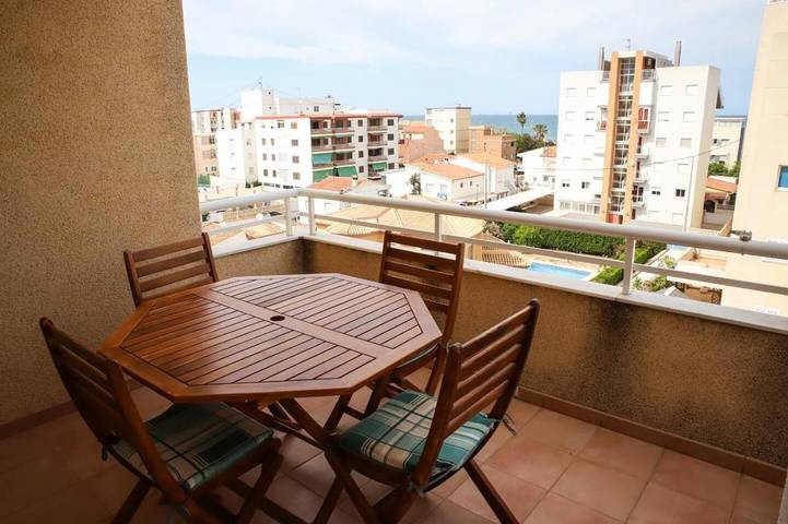 Gîte pour 6 personnes, avec terrasse ainsi que vue et piscine à Piles - 2