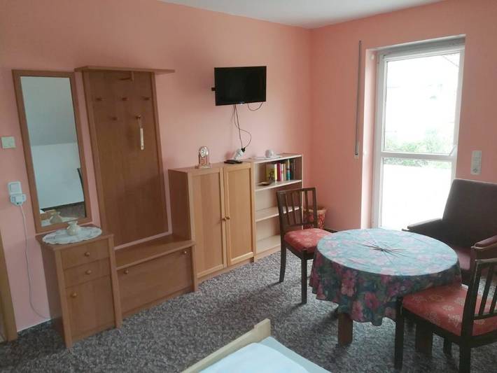 Ferienwohnung für 2 Personen, mit Garten und Seeblick sowie Ausblick in Unterwellenborn - 4