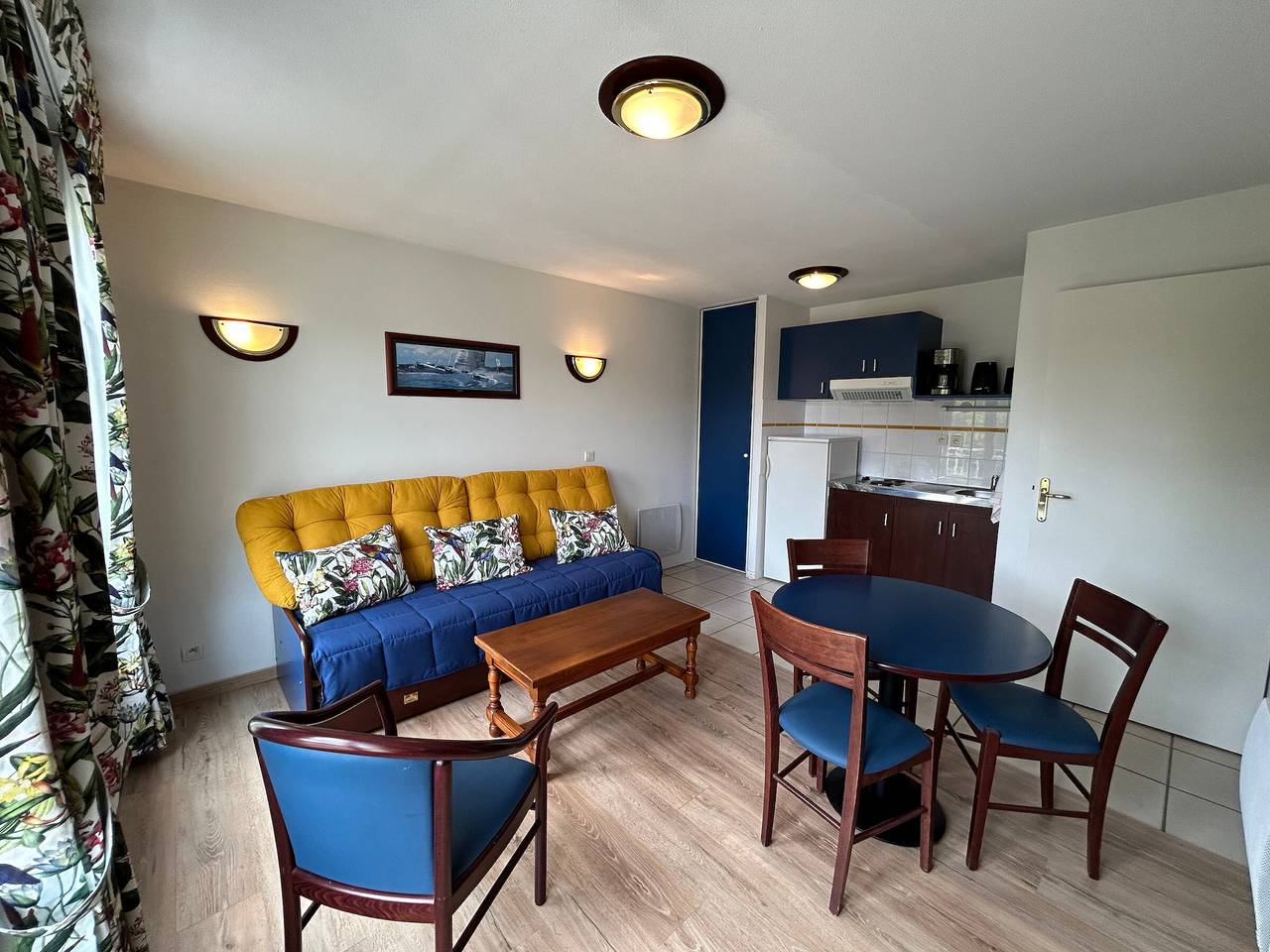 Appartement entier, Appartement T2 avec balcon et piscine commune, près des Thermes in La Roche-Posay, Vienne (France)