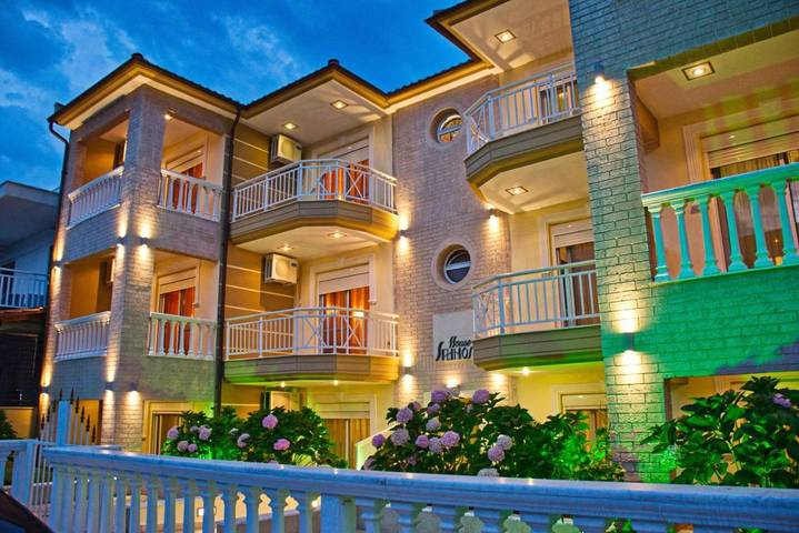 Ferienwohnung für 2 Personen, mit Terrasse und Garten sowie Ausblick in Sarti