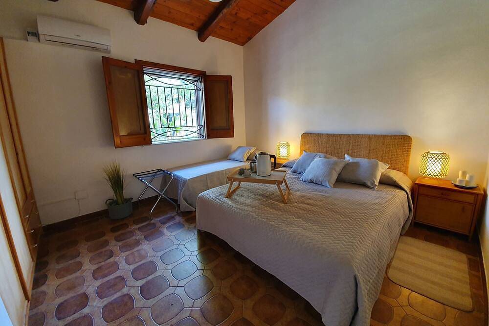 Villa bifamiliare immersa nel verde dell'Oasi Marina Protetta del Plemmirio in Siracusa, Siracusa e dintorni