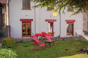 Location de vacances pour 5 personnes, avec jardin à Fontaine