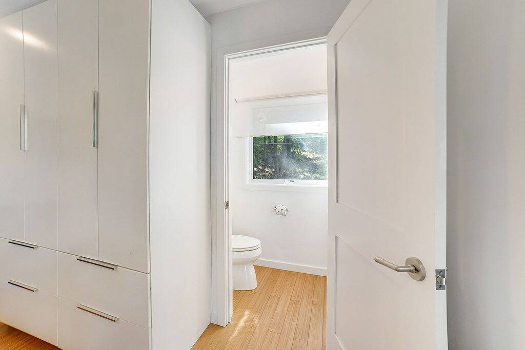 Lakefront contemporary gem with decks, lake views & pebble beach in Seneca Lake