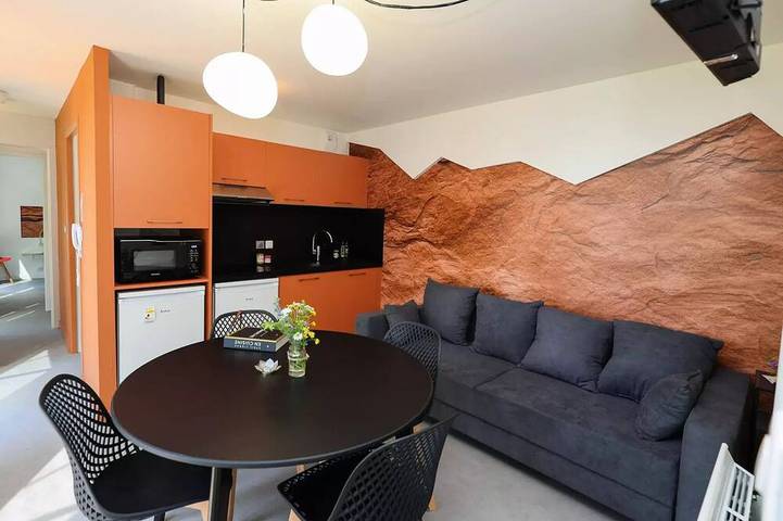 Location de vacances pour 8 personnes, avec terrasse à Sainte-Féréole