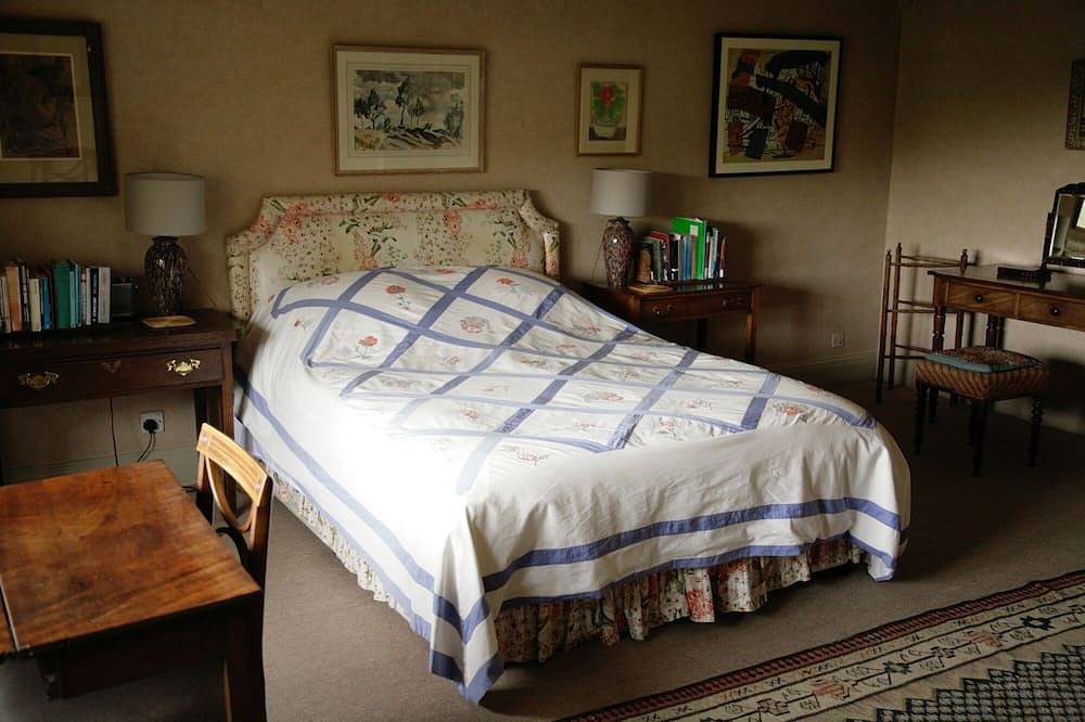 Near the Sea, this lovely home has out standing comfort and Views, in Lulworth Cove, Dorset