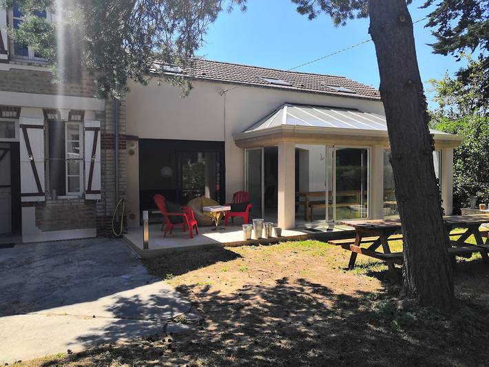 Location de vacances pour 18 personnes, avec jardin et terrasse, animaux acceptés à Ouistreham