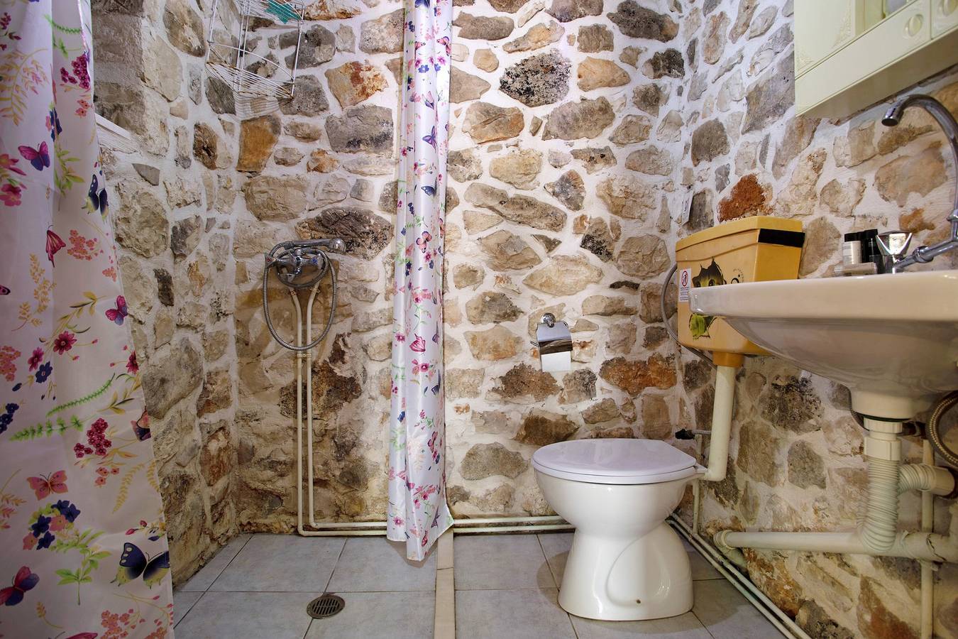 Vakantiehuis "Lithahiro Stone House" met privé terras, foto 15