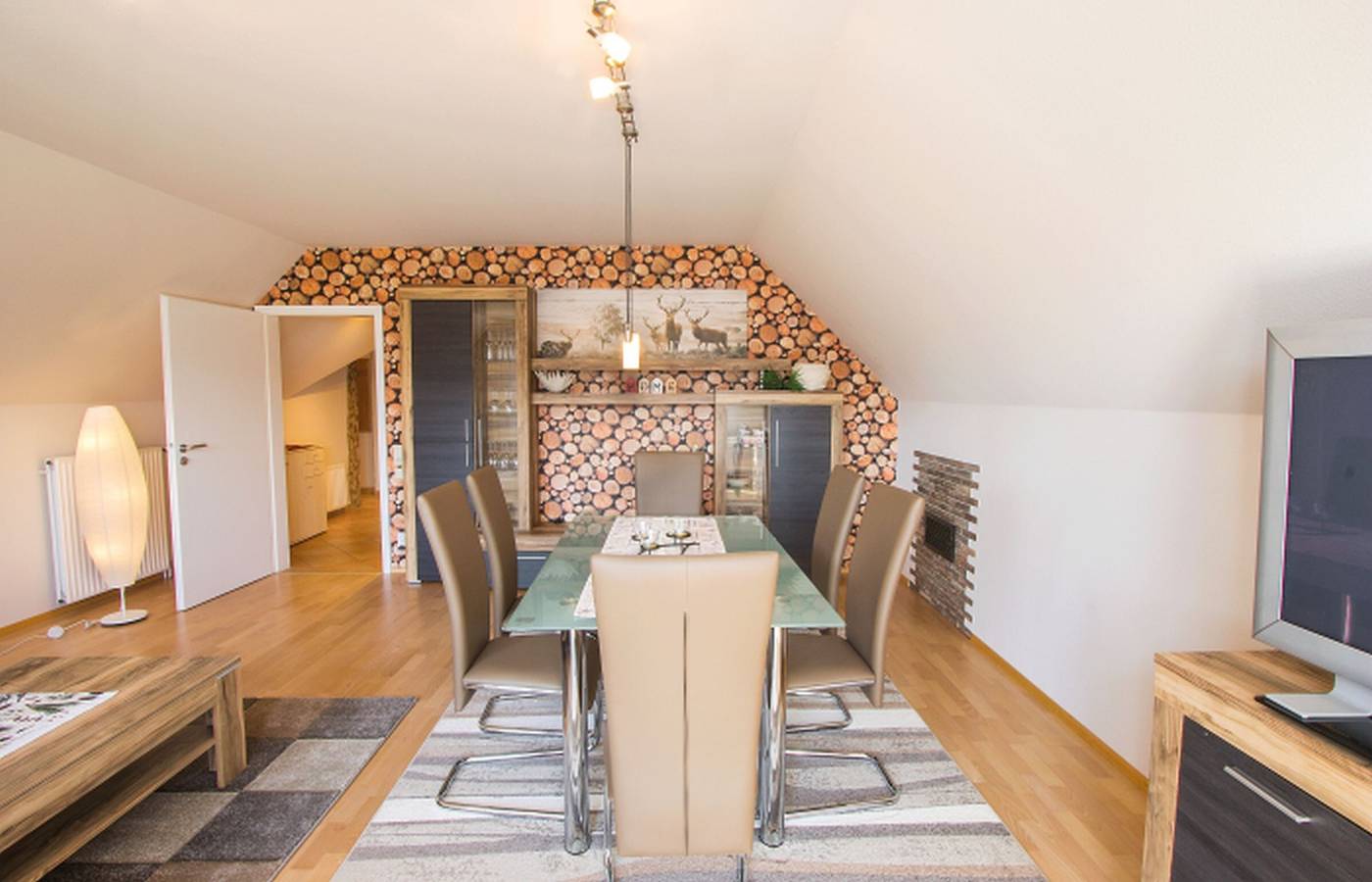 Ganze Wohnung, Apartment „Hornisgrindeblick“ mit Bergblick, Balkon und Wlan in Renchen, Mittlerer Schwarzwald