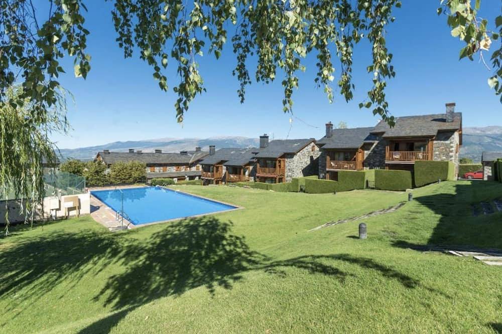 Entire apartment, Apartment in the Coume de Nahuja in Nahuja, Parc naturel régional des Pyrénées catalanes