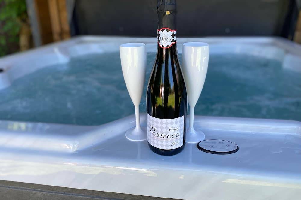 Bero Bungalow: Spacious Seaside Retreat with Hottub in Withernsea, Östliches Yorkshire