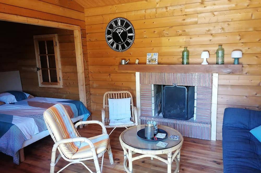 Chalet En Pleine Nature Avec Etang in Lanvallay, Région de Dinan