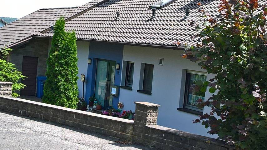 Ferienwohnung für 4 Personen, mit Terrasse und Garten sowie Ausblick in Rhön-Bayern