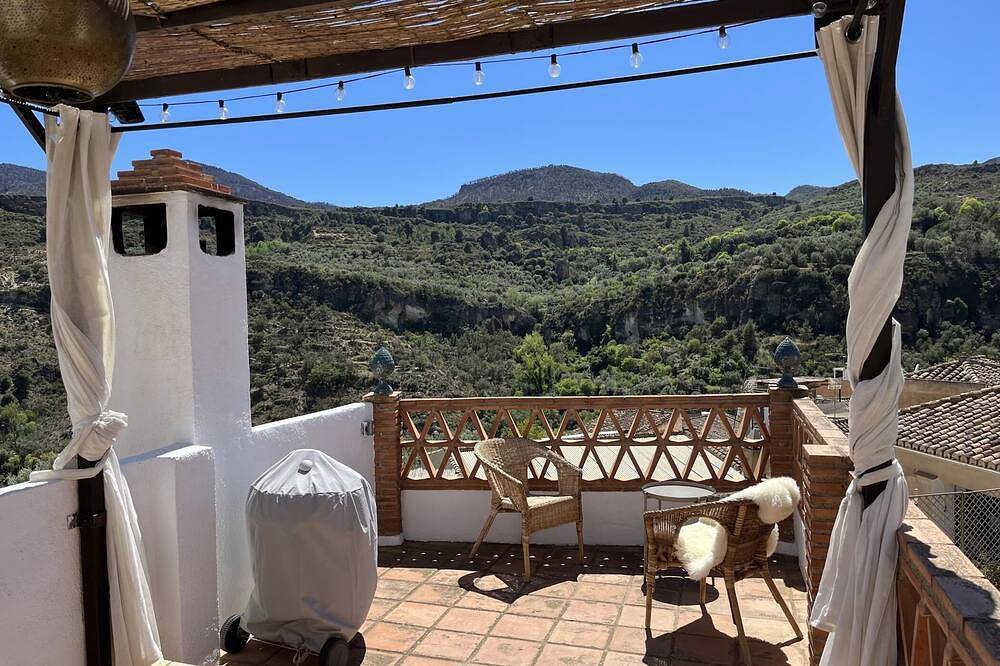 Casa con terraza y estupendas vistas in Albuñuelas, Provincia de Granada