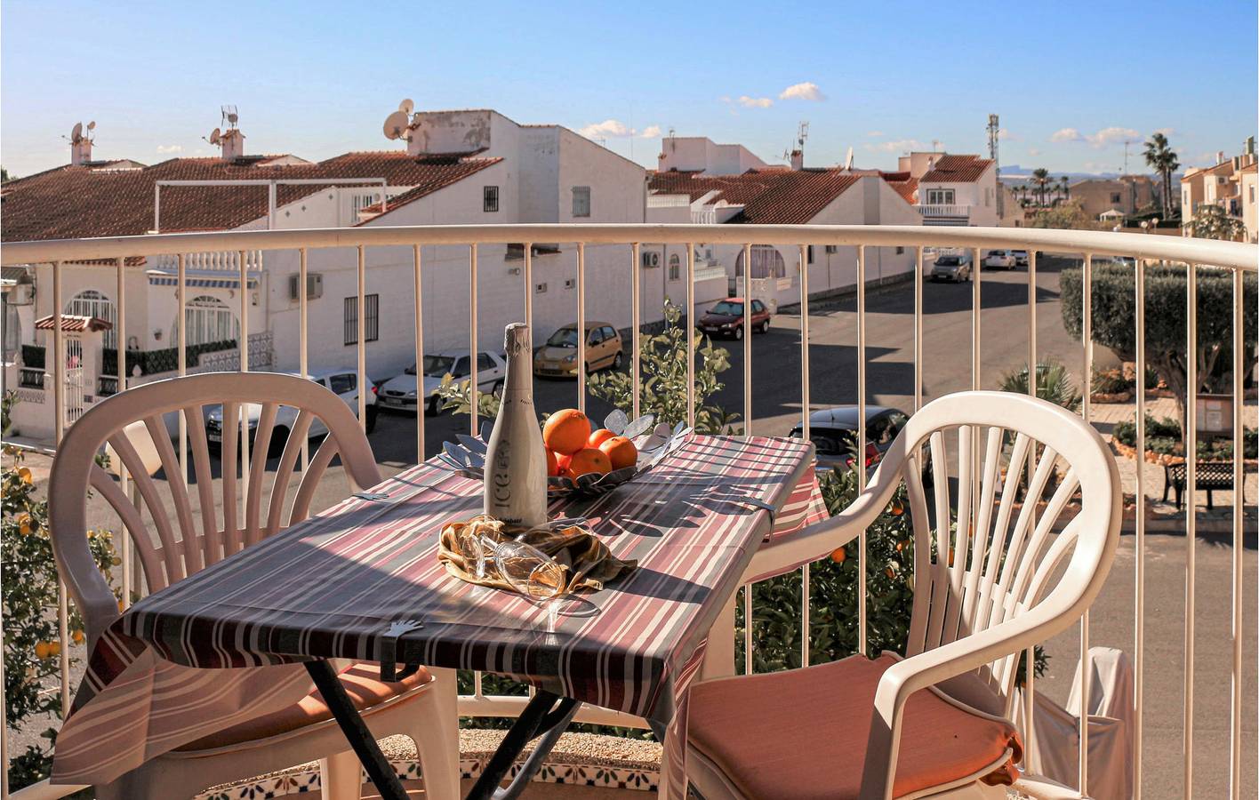 Appartement de vacances entier, Appartement au bord de la piscine avec terrasse et Internet in El Chaparral, Torrevieja