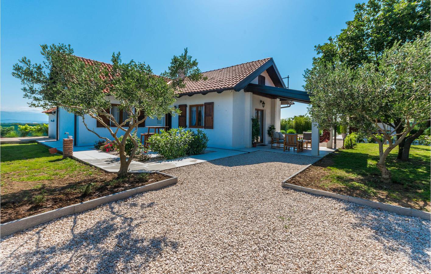 Geräumige 2-Zimmer-Wohnung mit Pool und Terrasse, kostenloses WLAN in Grad Benkovac, Zadar