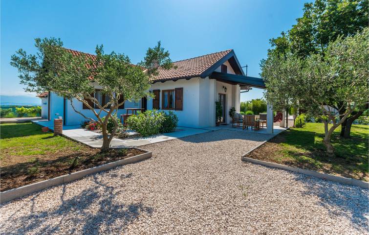 Ferienhaus für 4 Personen, mit Garten und Terrasse, mit Haustier in Zadar