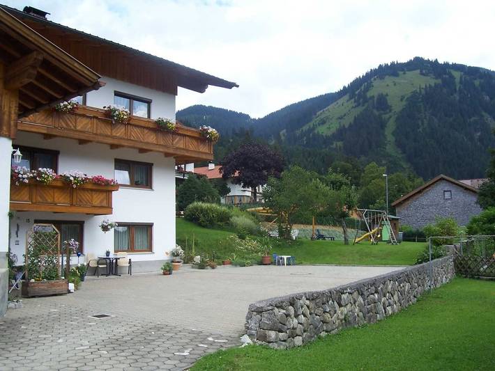 Ferienwohnung für 4 Personen, mit Terrasse und Garten sowie Ausblick in Tannheimer Tal - 3