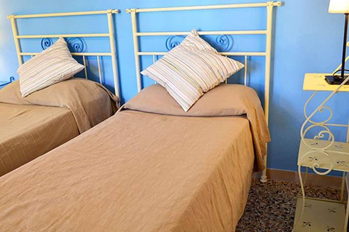 Ganze Wohnung, Apartment with veranda and garden just 300 meters from the sea in Shangri-là (Marina di Castagneto Carducci), Castagneto Carducci