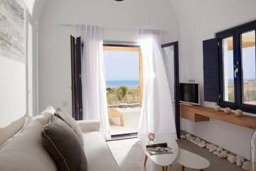 Villa for 2 People in Santorini, Cyclades, Photo 3
